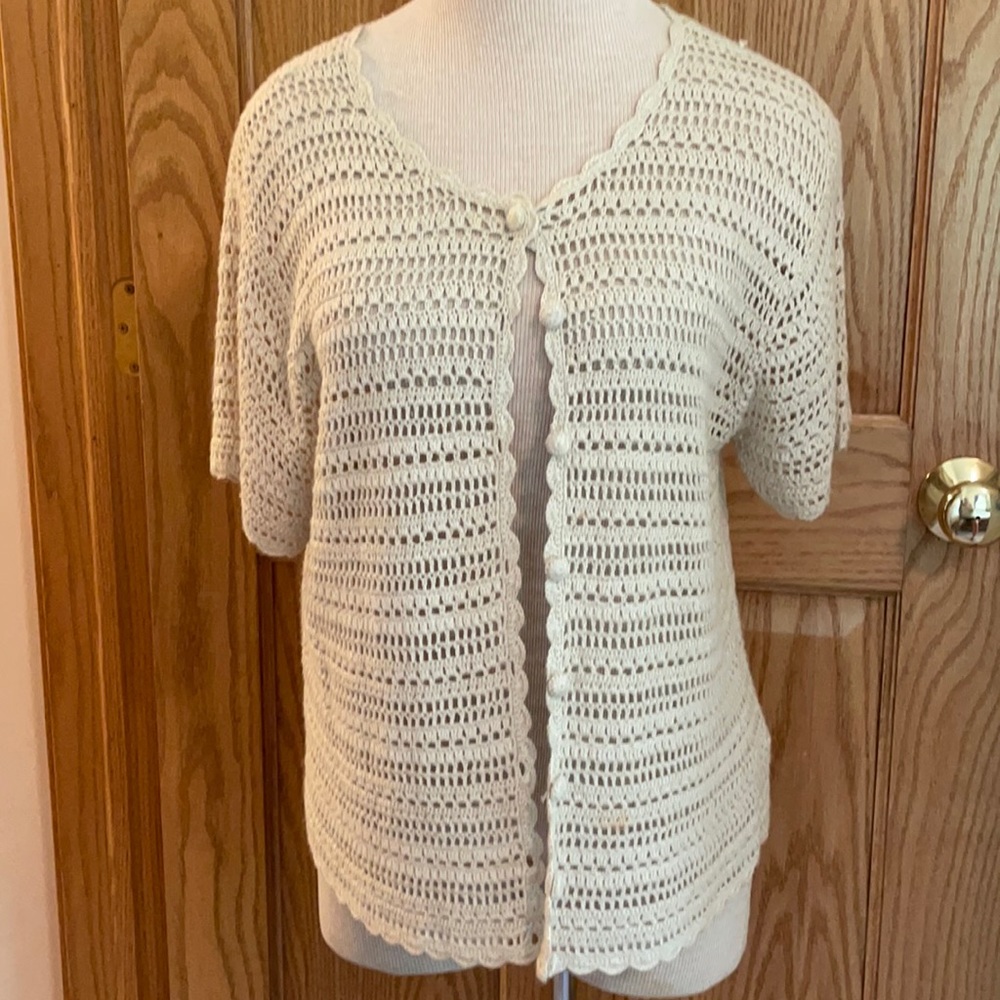 Crocheted style beige short sleeve sweater